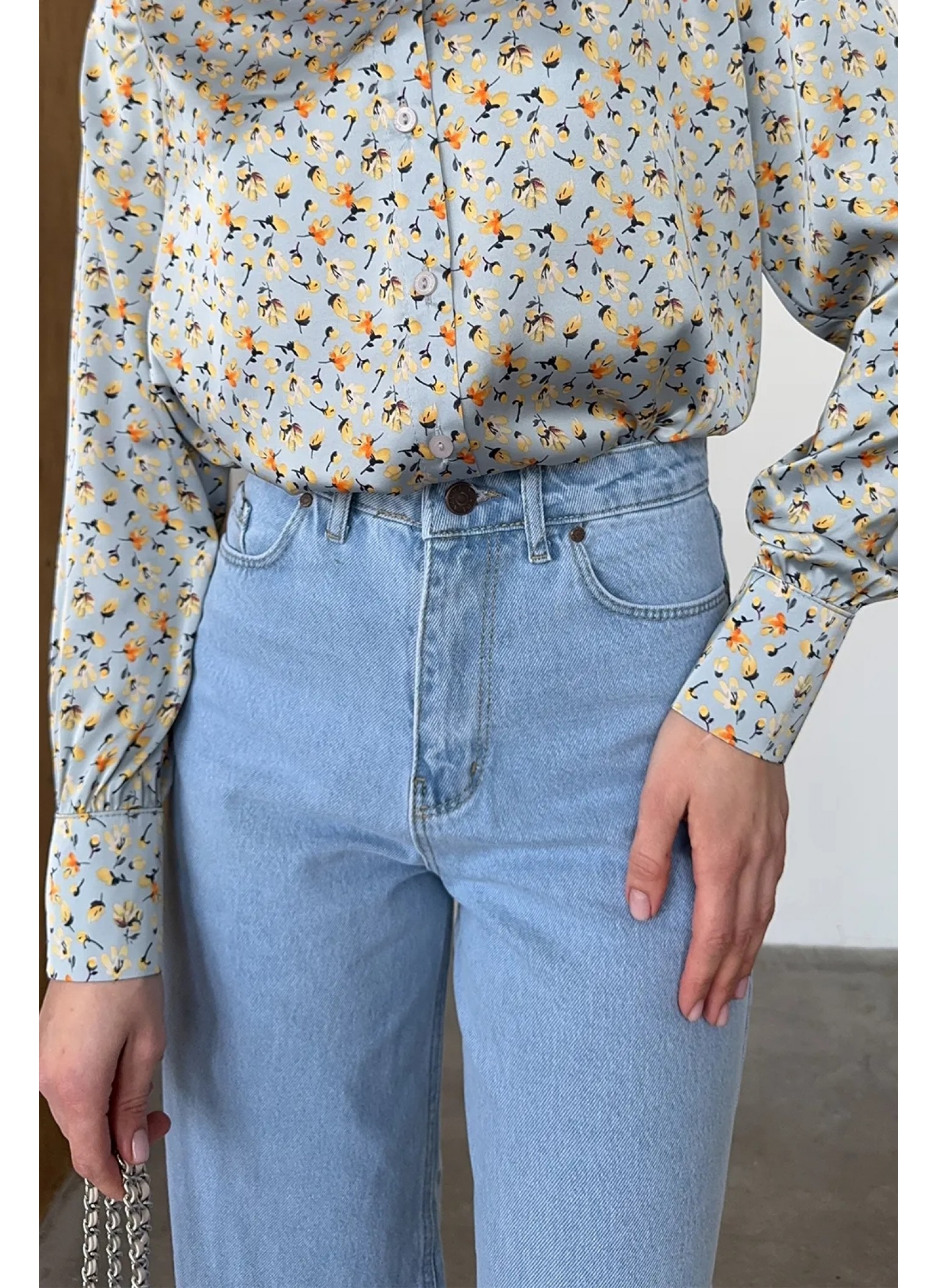Wide leg jeans with slit at knee