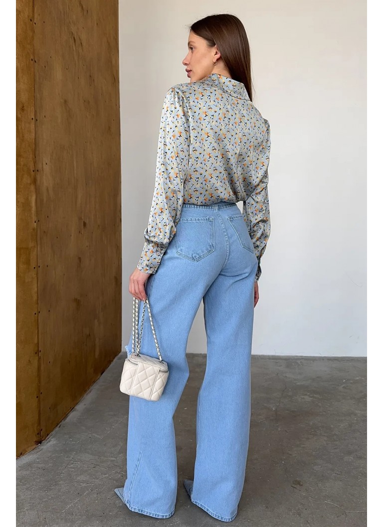 Wide leg jeans with slit at knee Wide leg jeans with slit at knee