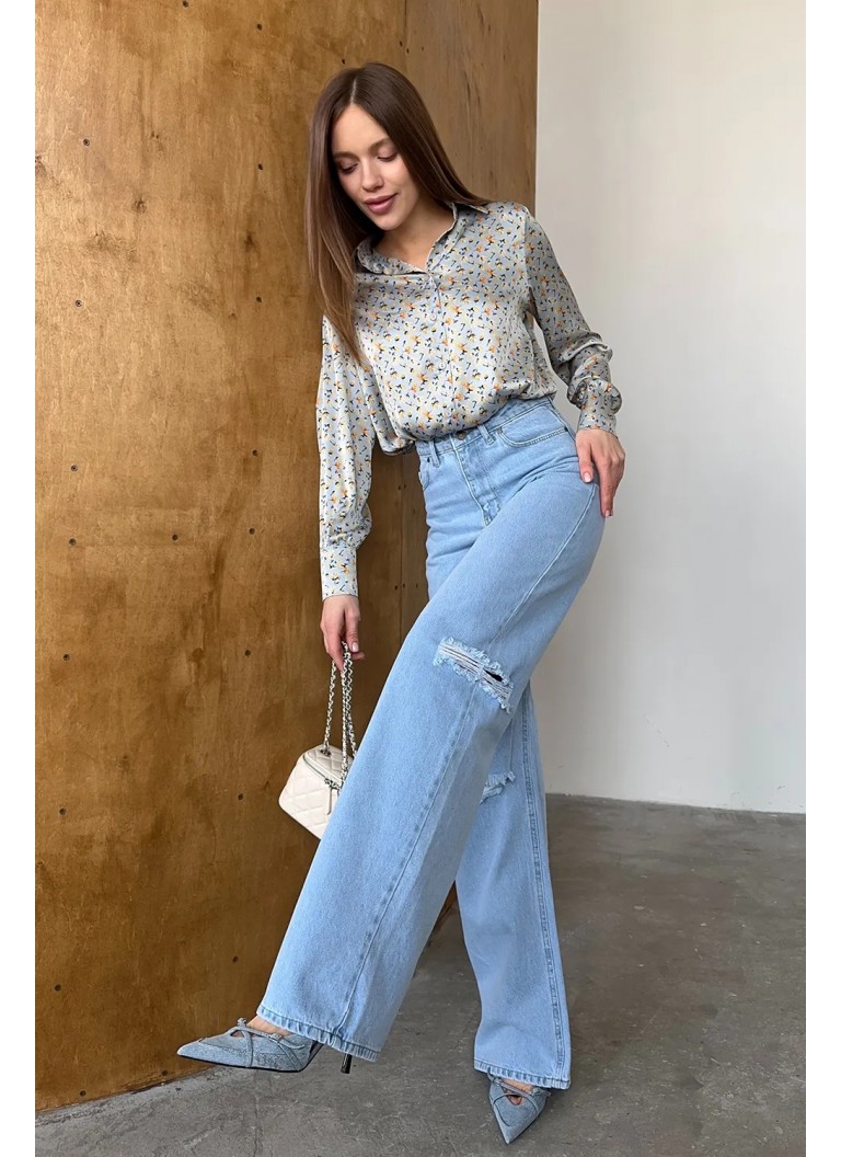 Wide leg jeans with slit at knee Wide leg jeans with slit at knee