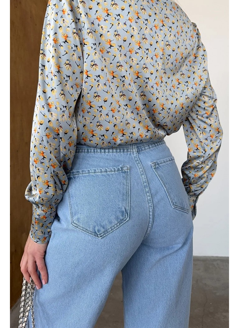 Wide leg jeans with slit at knee Wide leg jeans with slit at knee