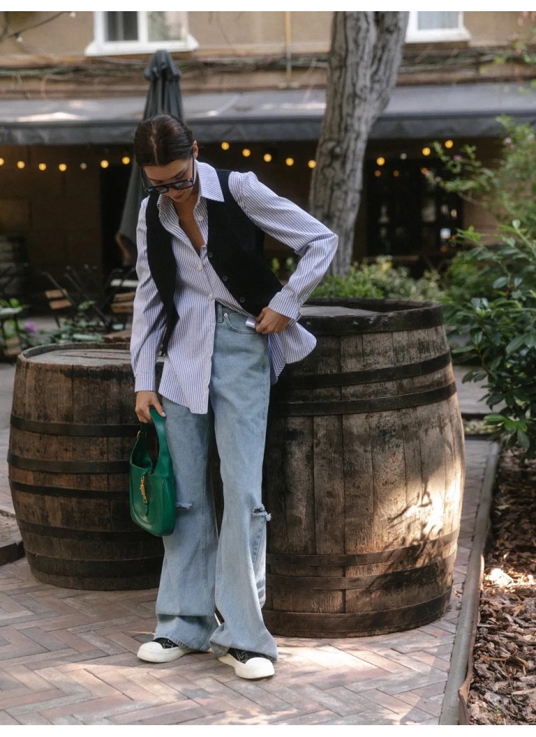 Wide leg jeans with slit at knee Wide leg jeans with slit at knee