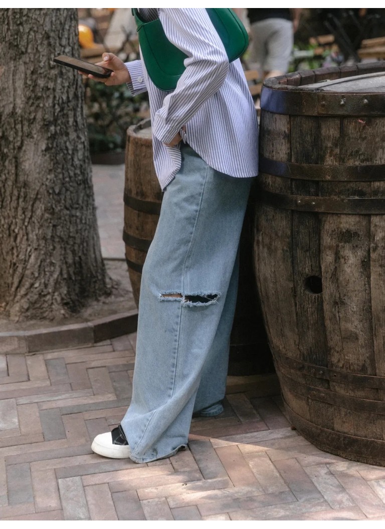 Wide leg jeans with slit at knee Wide leg jeans with slit at knee