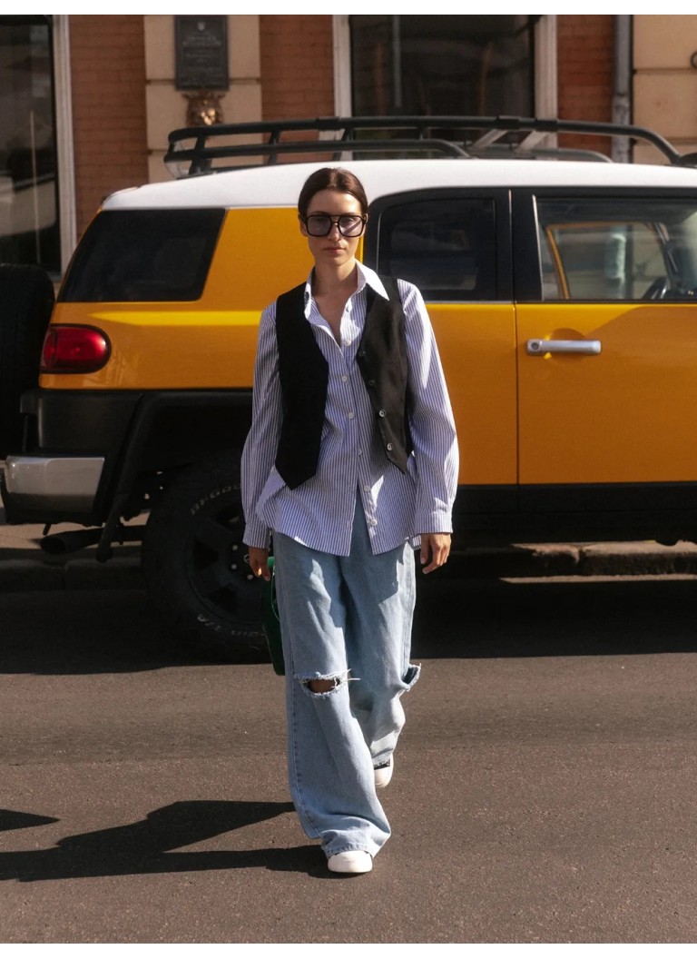 Wide leg jeans with slit at knee Wide leg jeans with slit at knee